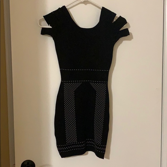 Curve-hugging LBD - Picture 2 of 3